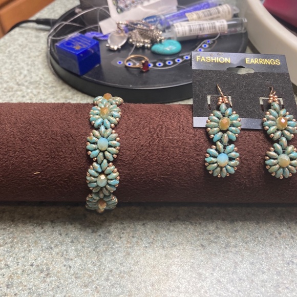 Jewelry - Picture 2 of 4